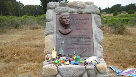 памятник Николасу